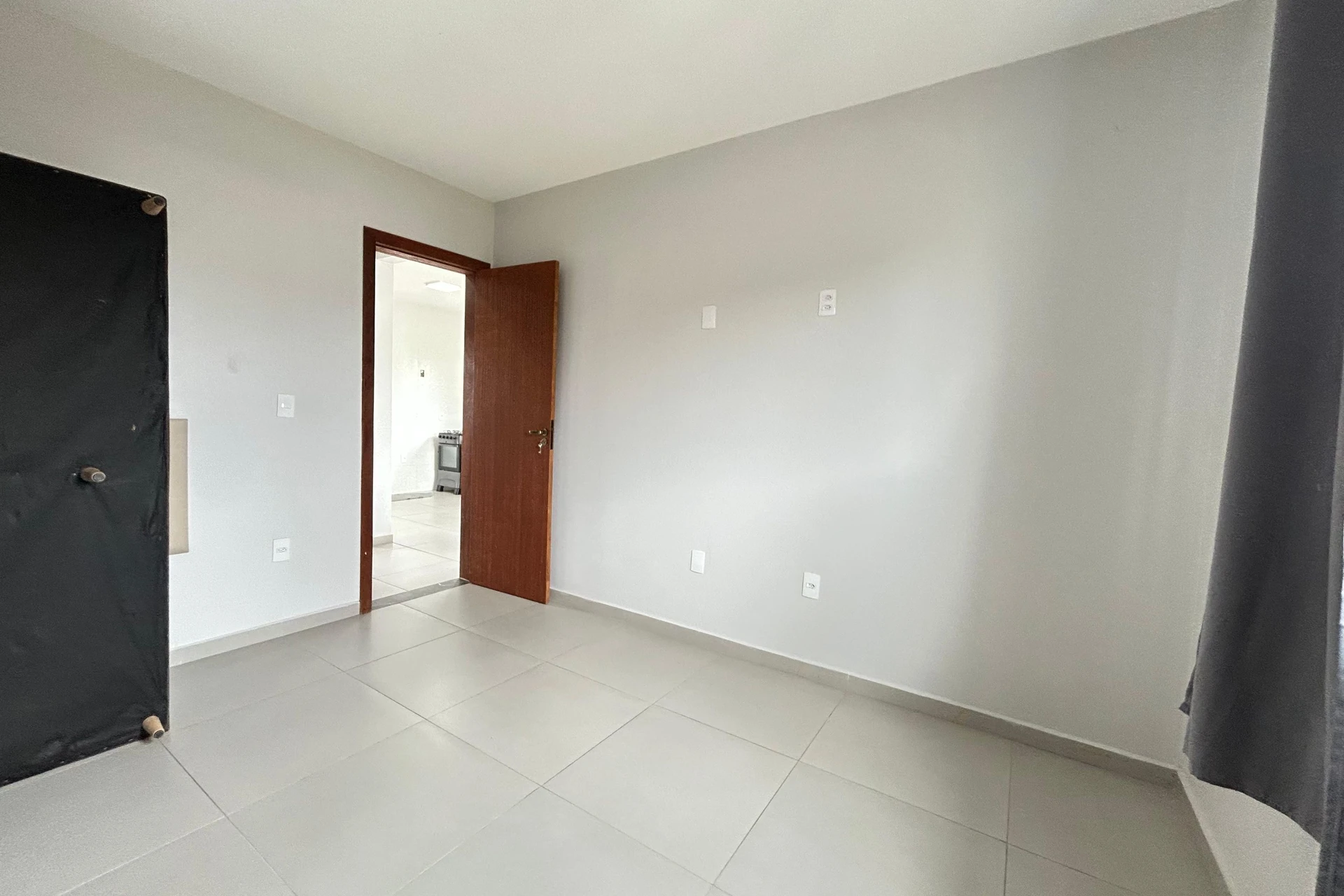Apartamento com 2 quartos, varanda e banheiro social