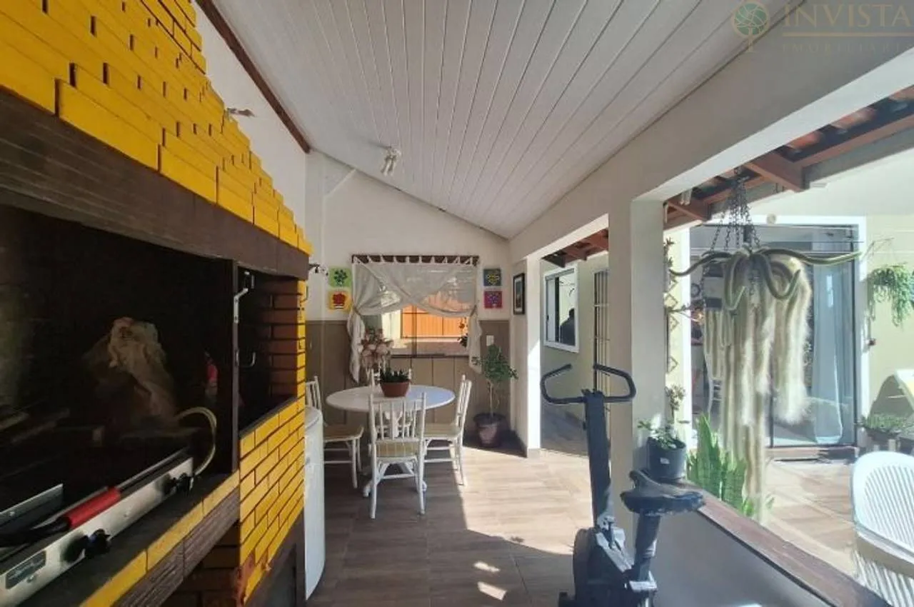 204 m² house with a jacuzzi and a bathtub — photo 19