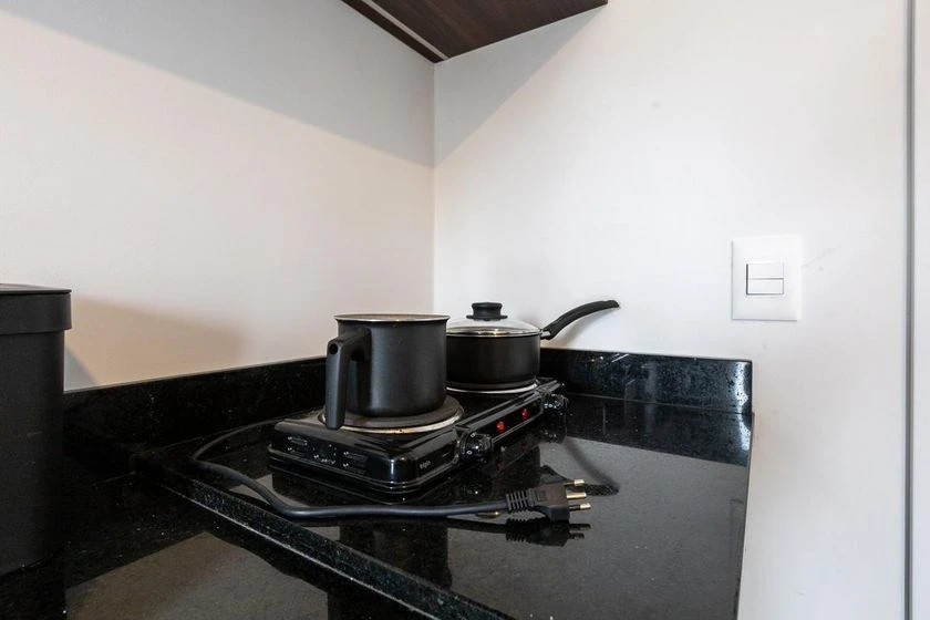 Estudio amueblado con 1 dormitorio y ducha de vidrio — photo 10
