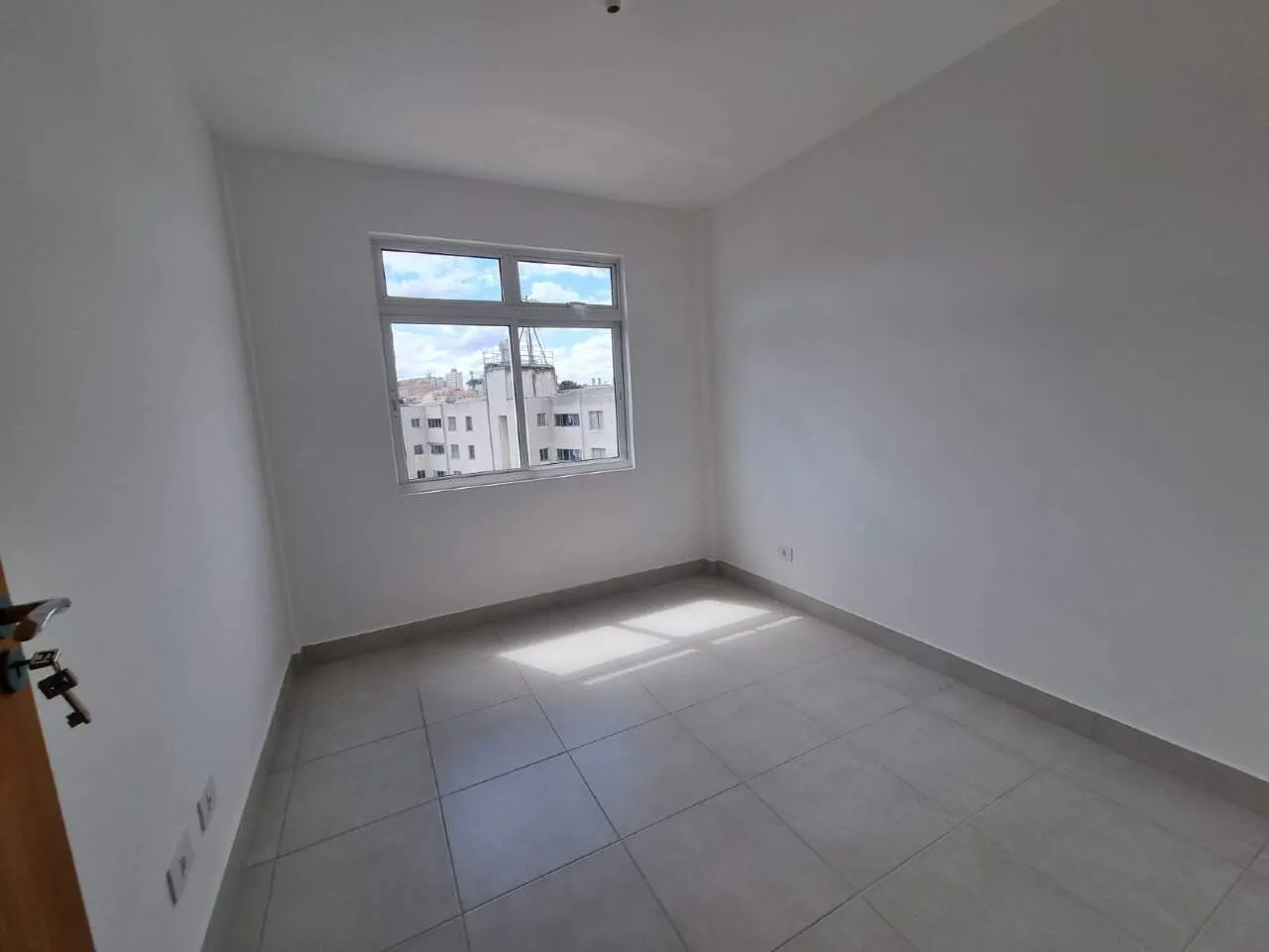 Unfurnished 2-bedroom apartment with 1 bathroom — photo 3