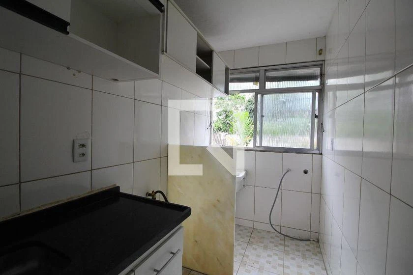 3-bedroom apartment in a building with a pool — photo 10