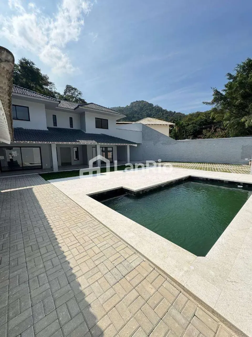 House with 4 bedrooms and 5 bathrooms, 4 parking spots