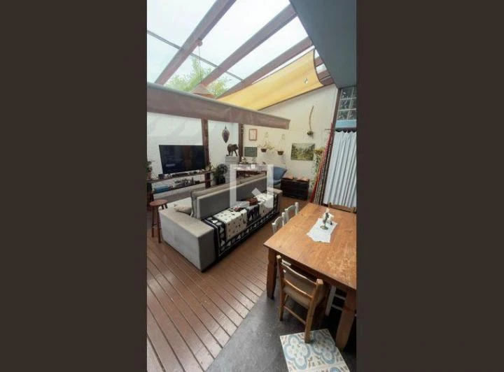Furnished 7-bedroom house with open-plan kitchen, 270 m²