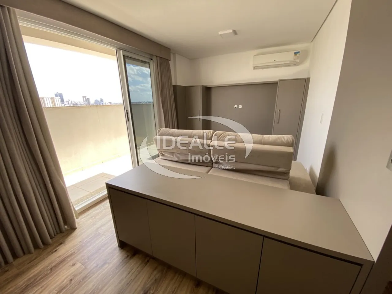 1-bedroom apartment with balcony and 96 m² on the 26th