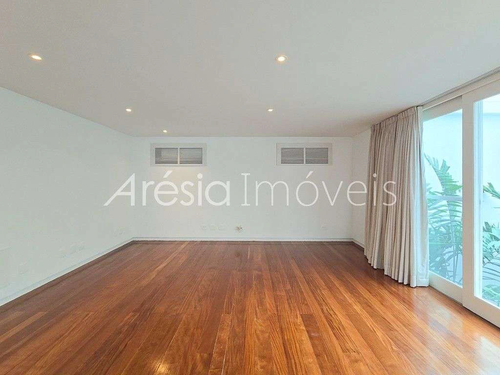House with 3 en-suite bedrooms and 8 bathrooms 1100 m² — photo 22