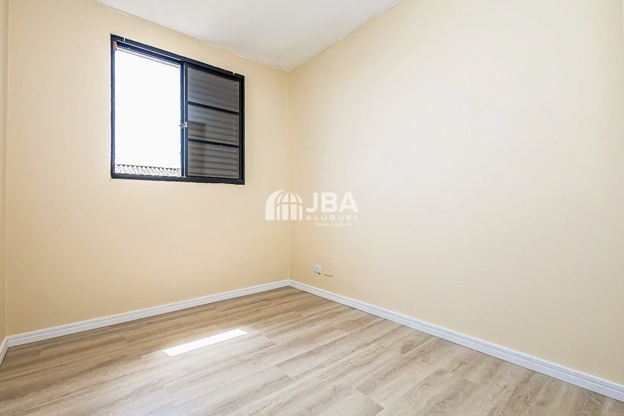 Wood or laminate floors in a 2-bedroom apartment, 68 m² — photo 14