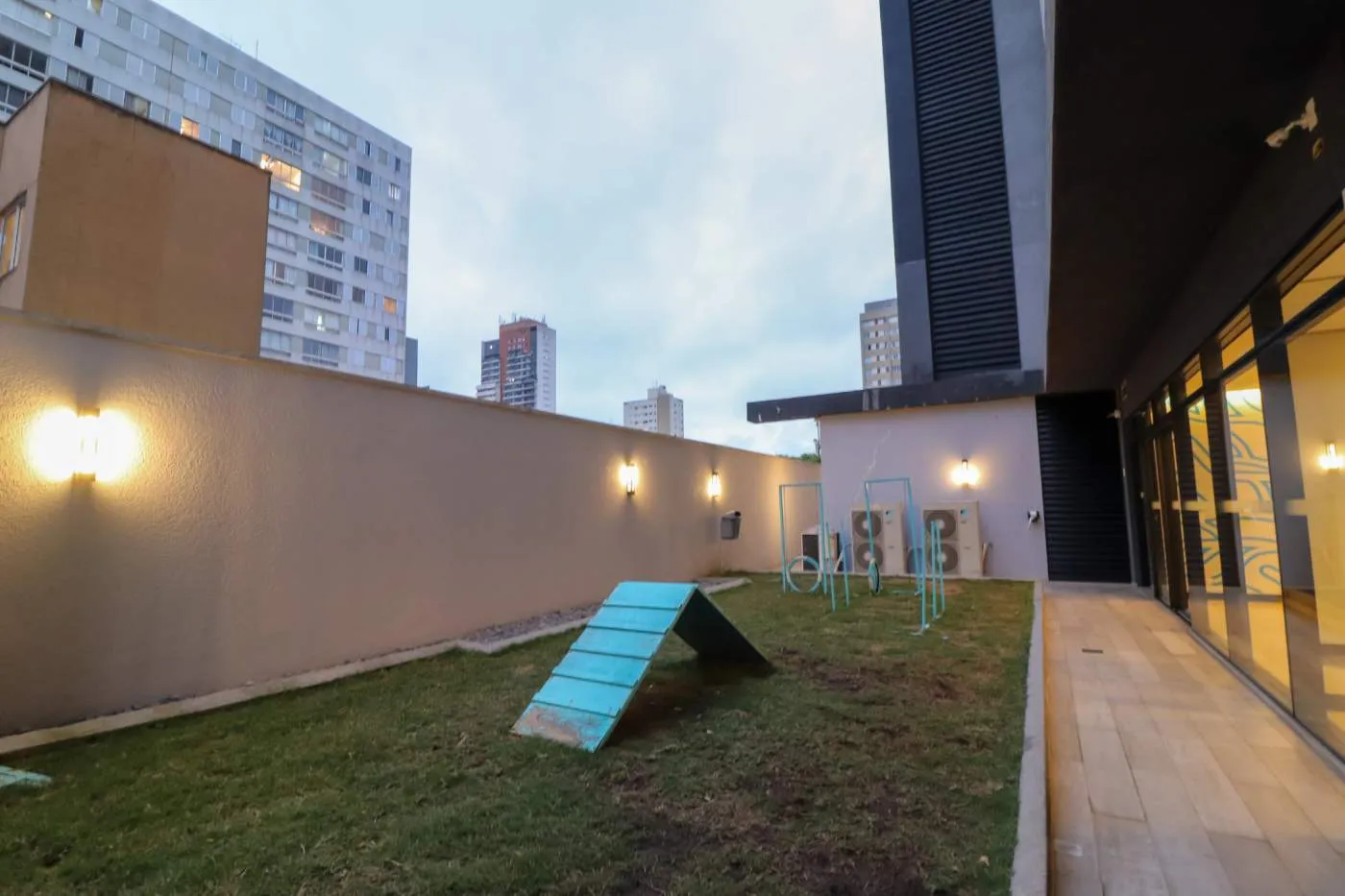 Apartment on the 19th floor with a home office — photo 44