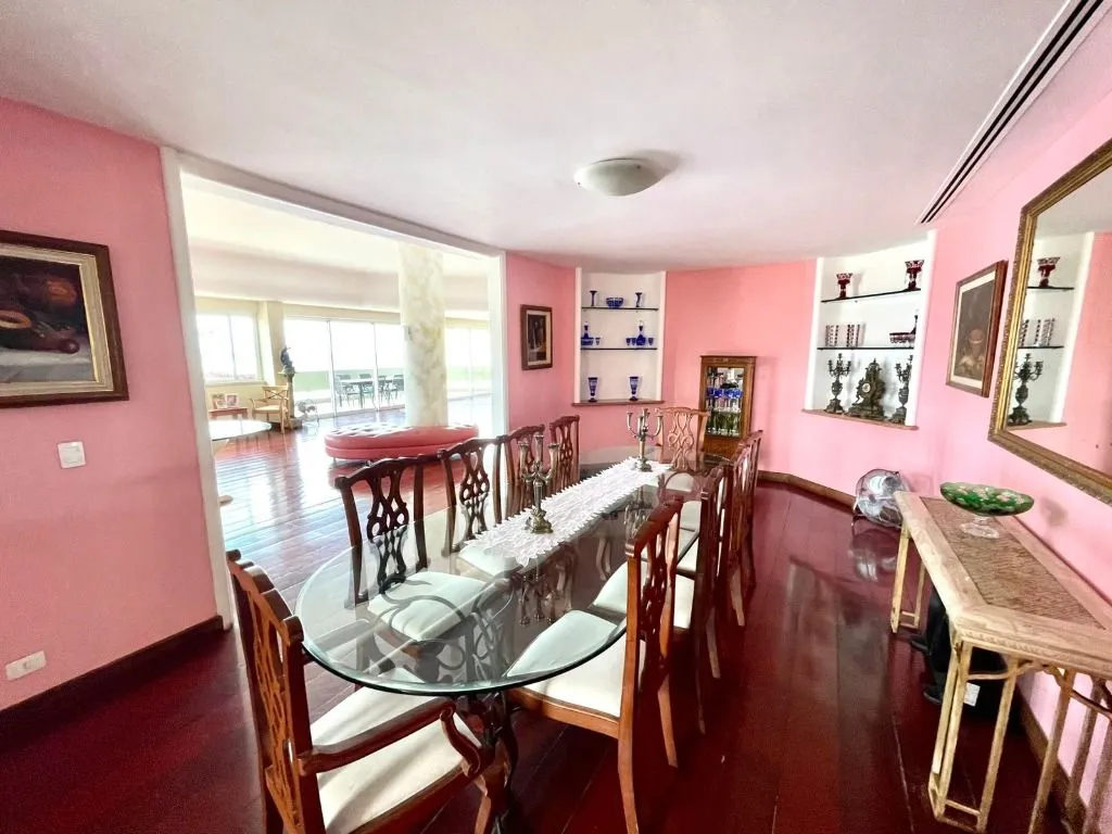 Furnished penthouse with 5 bedrooms and 1147 m² — photo 23