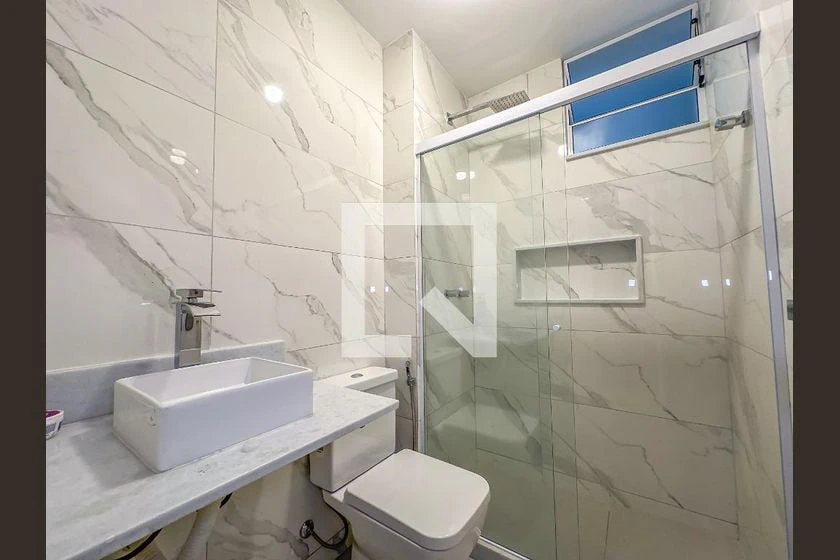 Apartamento de 2 quartos com piso de madeira ou laminado — photo 7