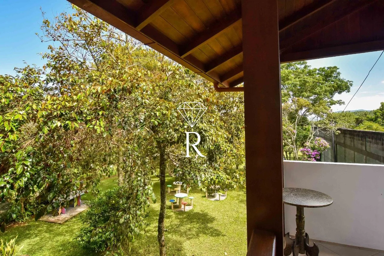 Casa tipo sítio con 4 dormitorios y 6 plazas de aparcamiento — photo 34