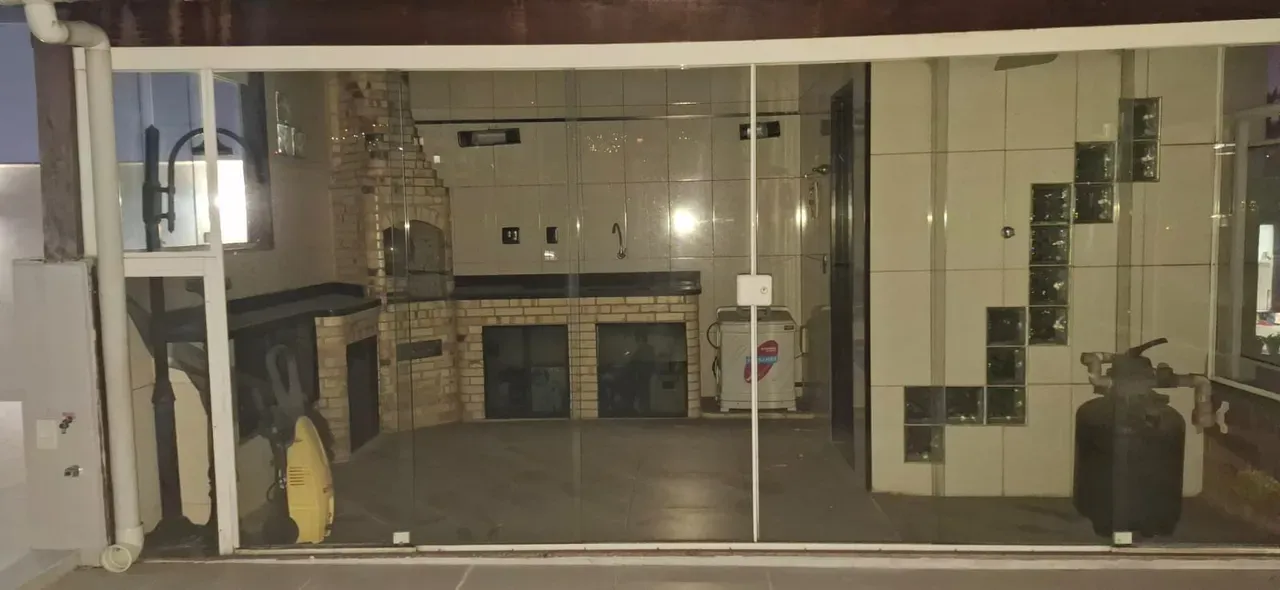 3-bedroom apartment with 2 bathrooms and glass balcony — photo 3