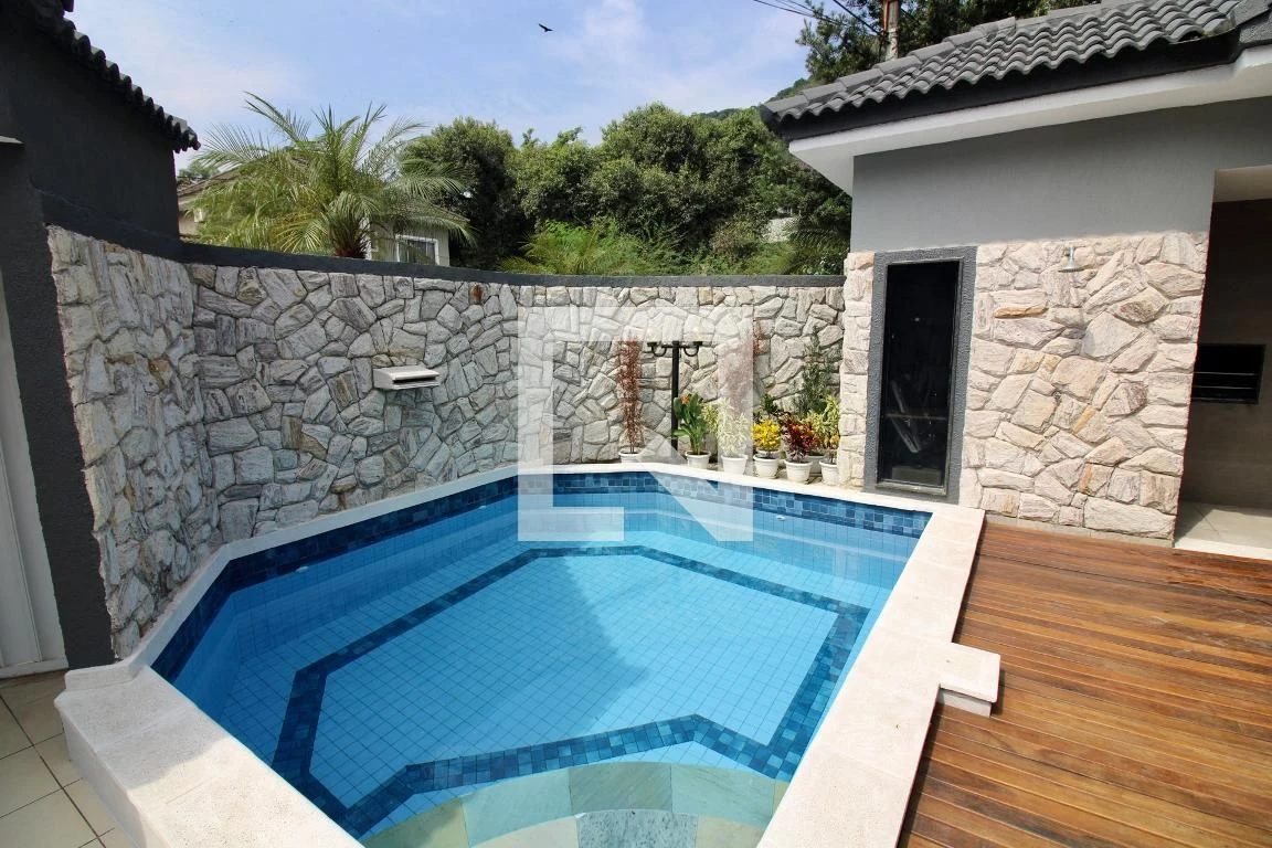 260 m² house with a jacuzzi and a private pool — photo 31