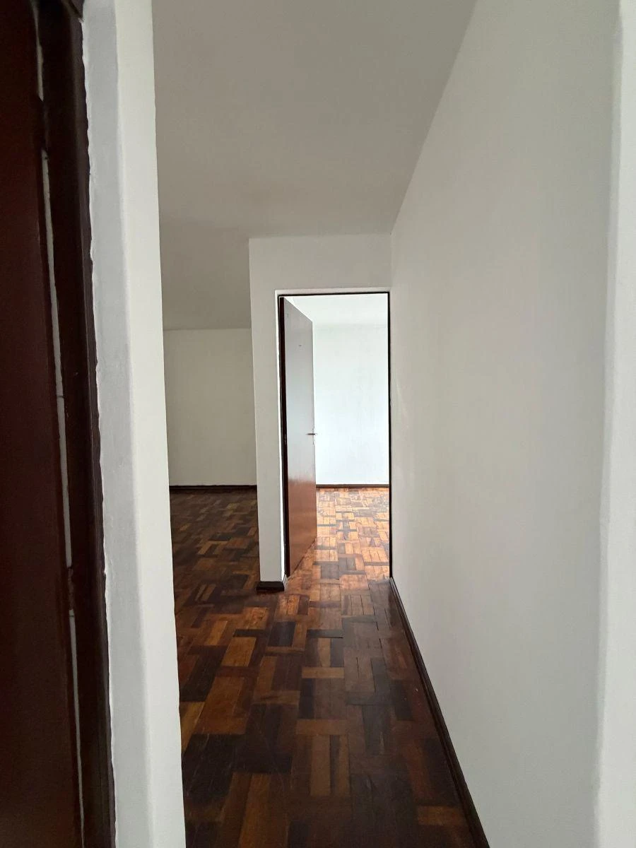 3-bedroom apartment with wood or laminate floors in Curitiba — photo 8