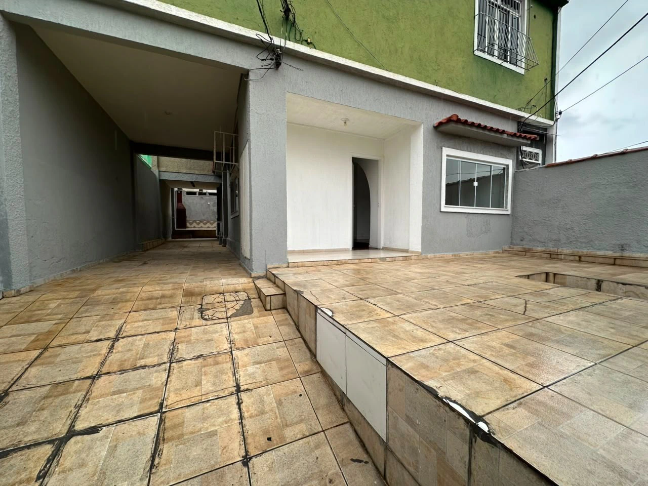 Wood or laminate floors in a 3-bedroom apartment, 90 m² — photo 10