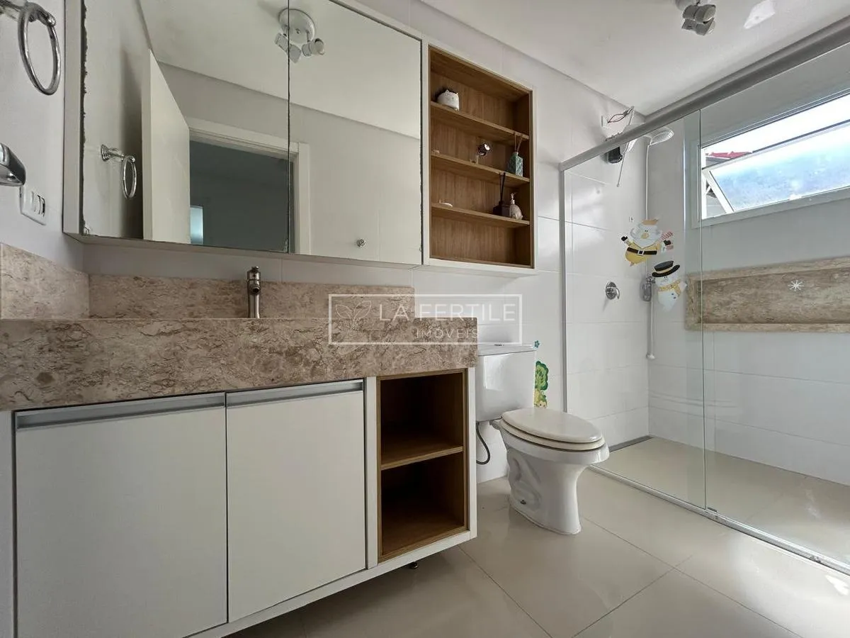 Casa de 3 dormitorios con balcón gourmet en Curitiba — photo 41