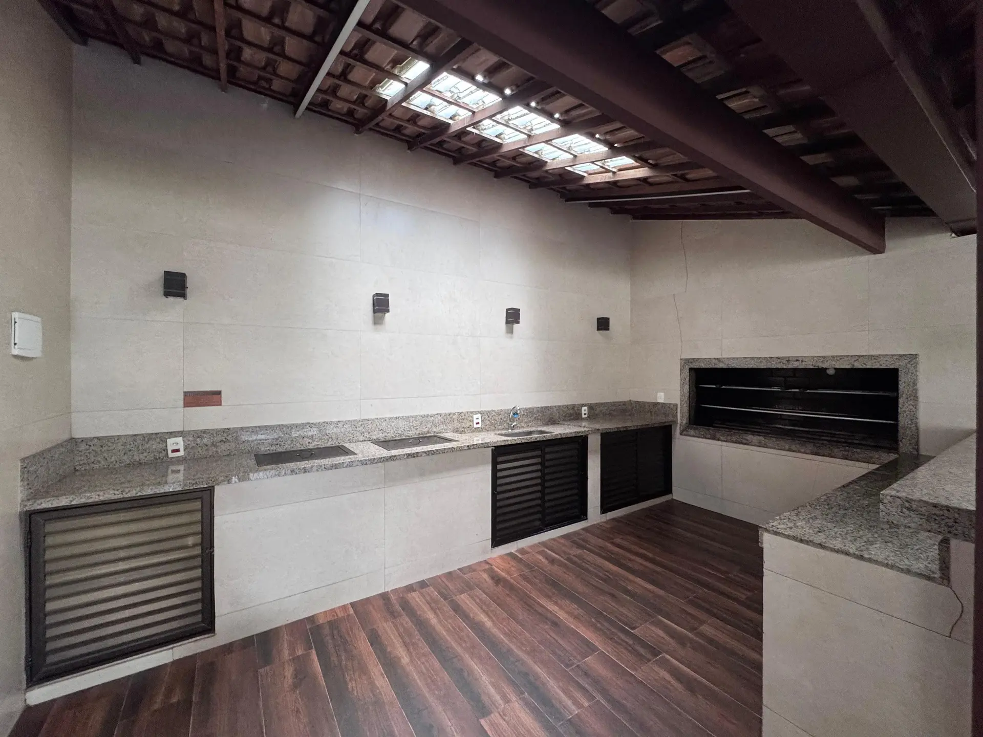 Apartamento de 3 quartos com varanda de vidro — photo 19