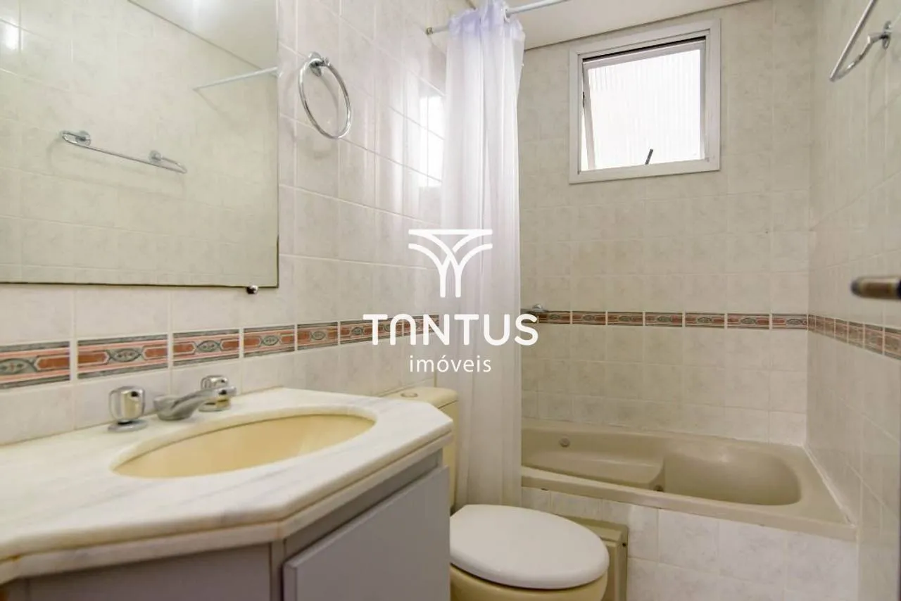 65 m² apartment with a grill on the balcony and a bathtub — photo 48
