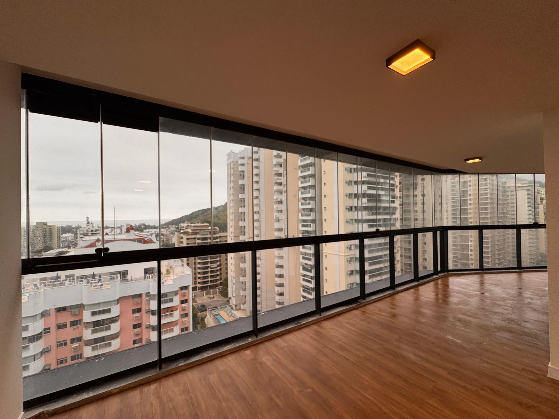 Apartment, 119 m², with floor-to-ceiling windows
