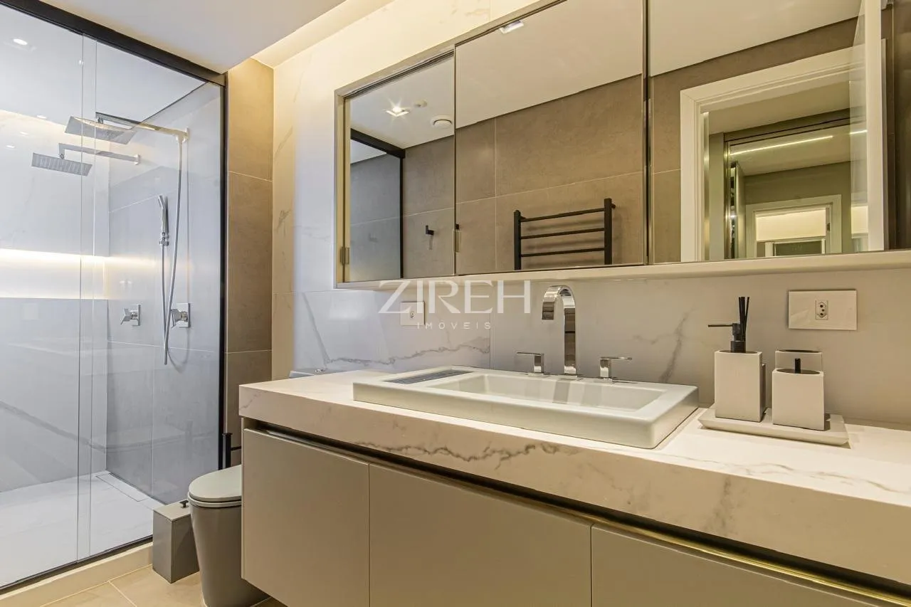 2-bedroom apartment in a building with a gym — photo 4