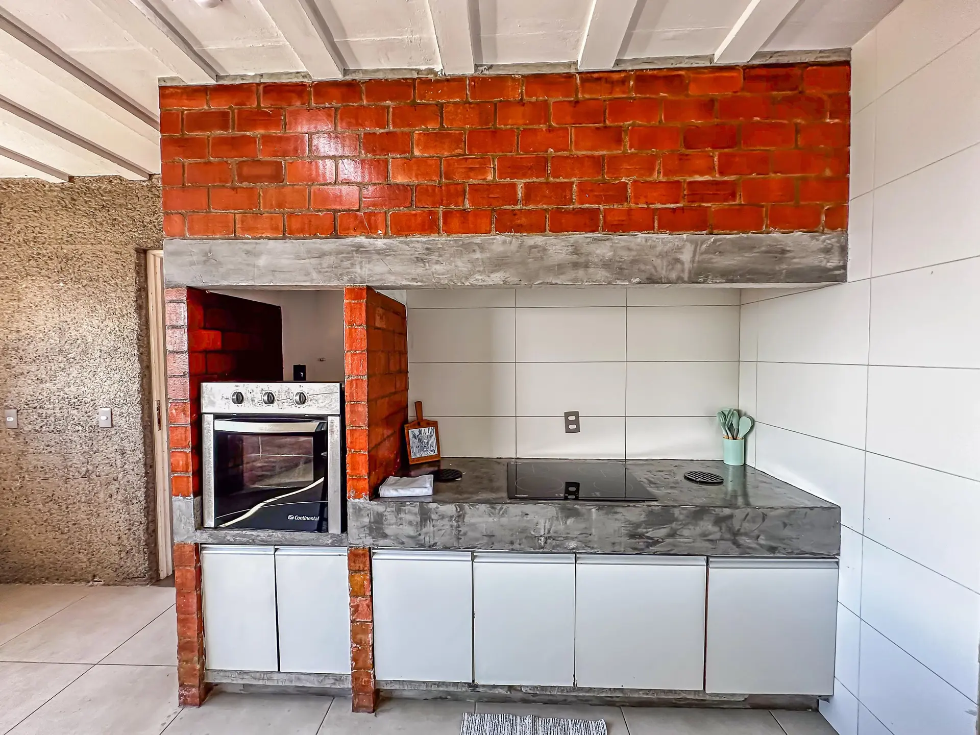 Floor-to-ceiling windows in a 4-bedroom house, 400 m² — photo 2