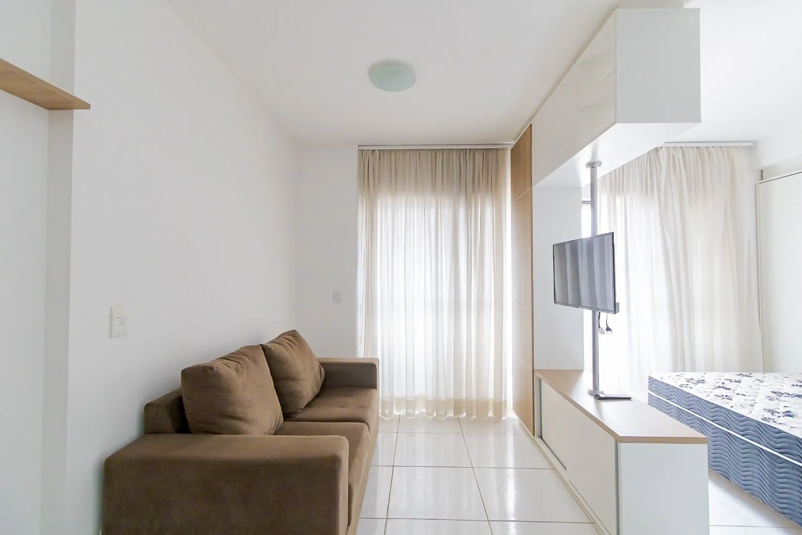 Furnished 1-bedroom apartment with balcony — photo 12