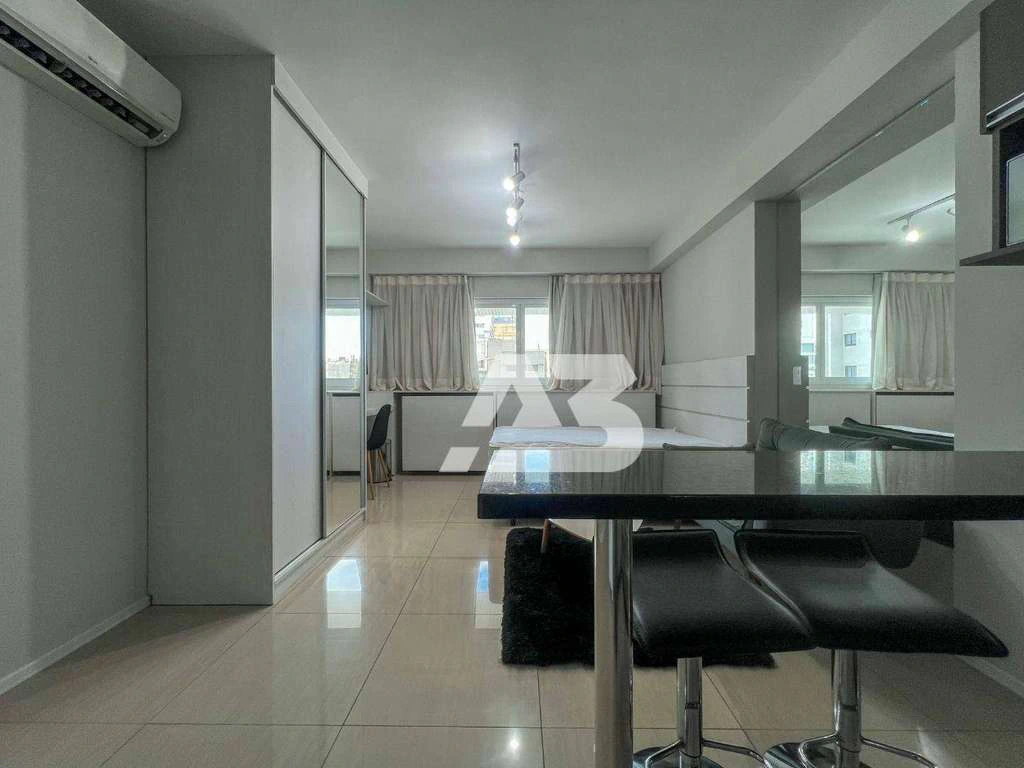 Furnished 32 m² studio with an open-plan kitchen — photo 5