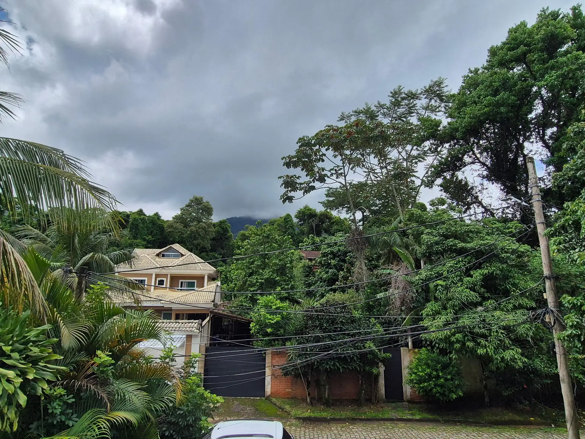 Condominium house to rent with 3 bedrooms and a suite — photo 62