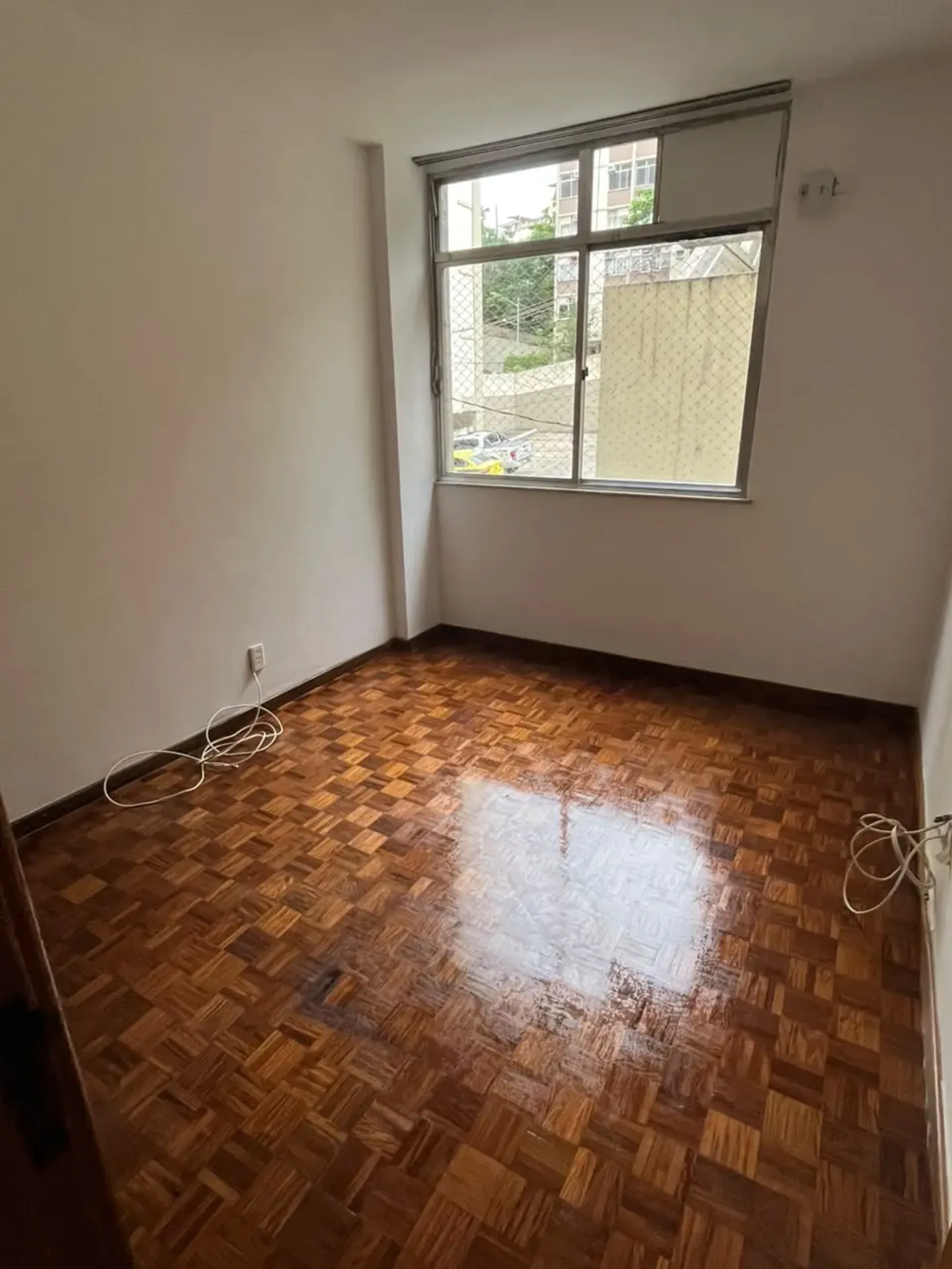 Apartment on the 1st floor with wood or laminate floors — photo 7