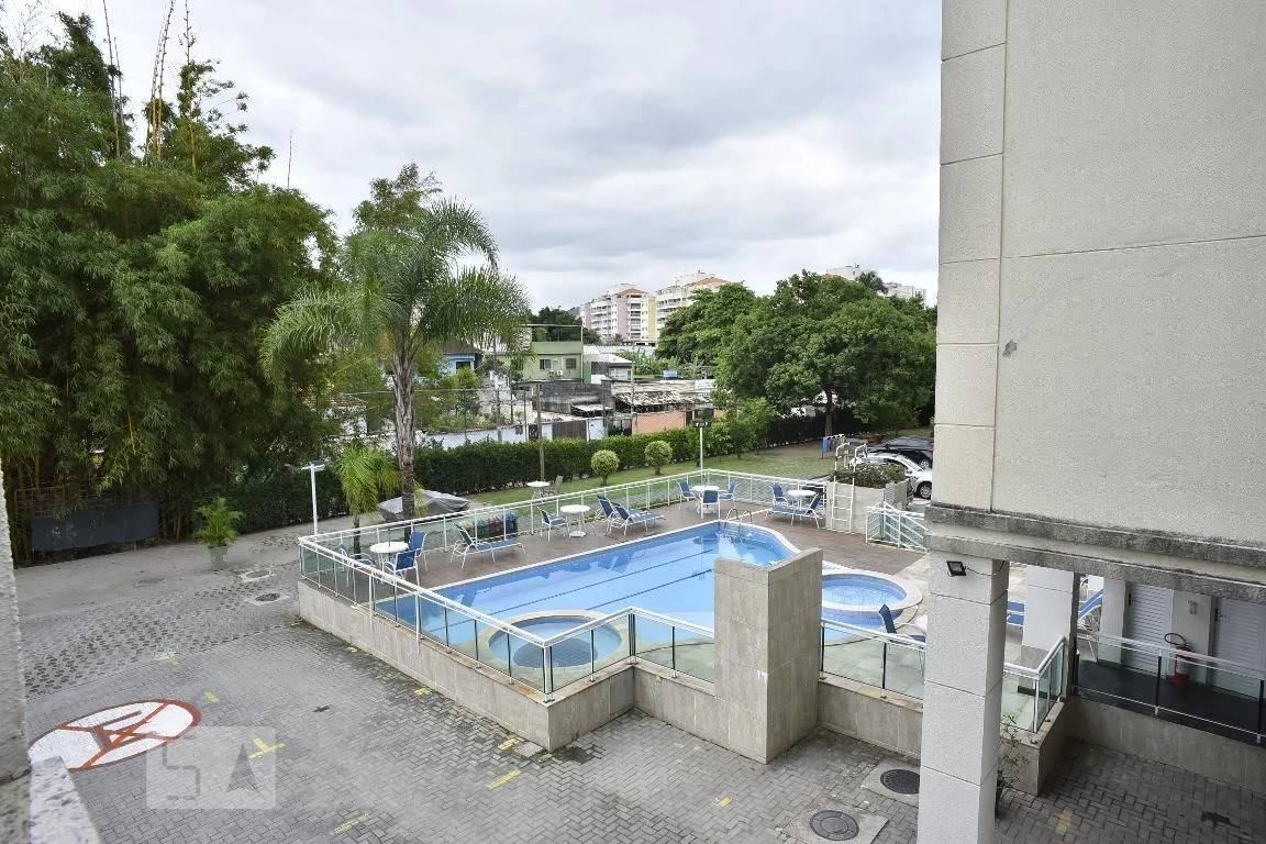 2-bedroom apartment in a building with a pool — photo 20