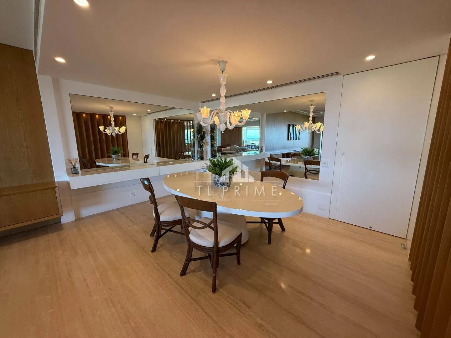 4-suite apartment with 555 m² and 5 parking spaces — photo 42