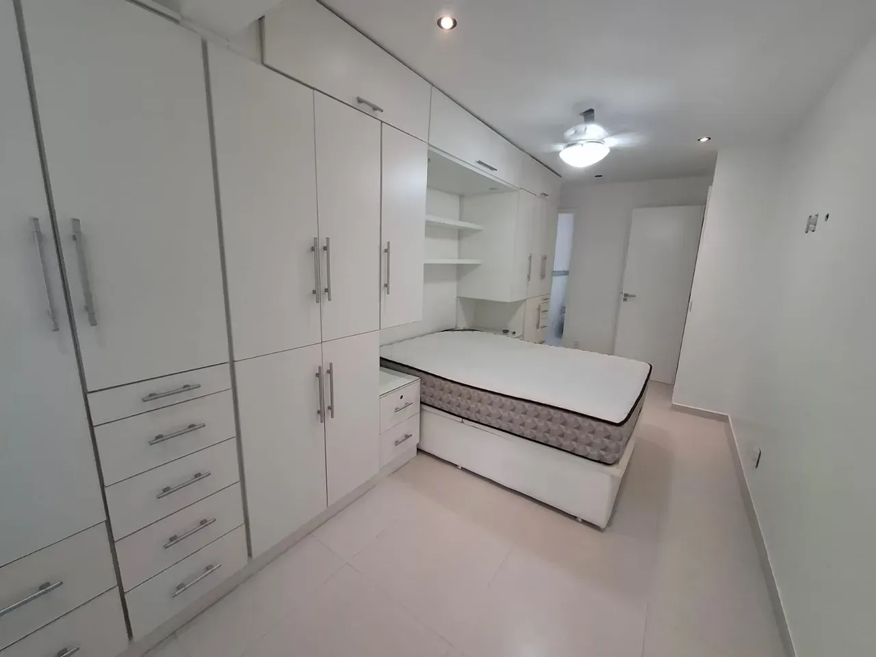 Glass-enclosed balcony in a 2-bedroom apartment, 107 m² — photo 6