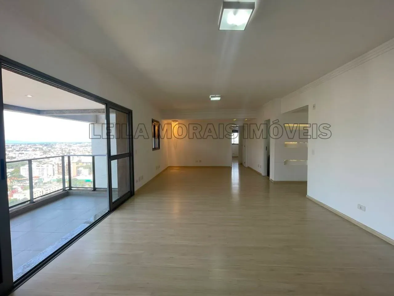 Apartment with 3 bedrooms, 5 bathrooms and open-plan kitchen — photo 2