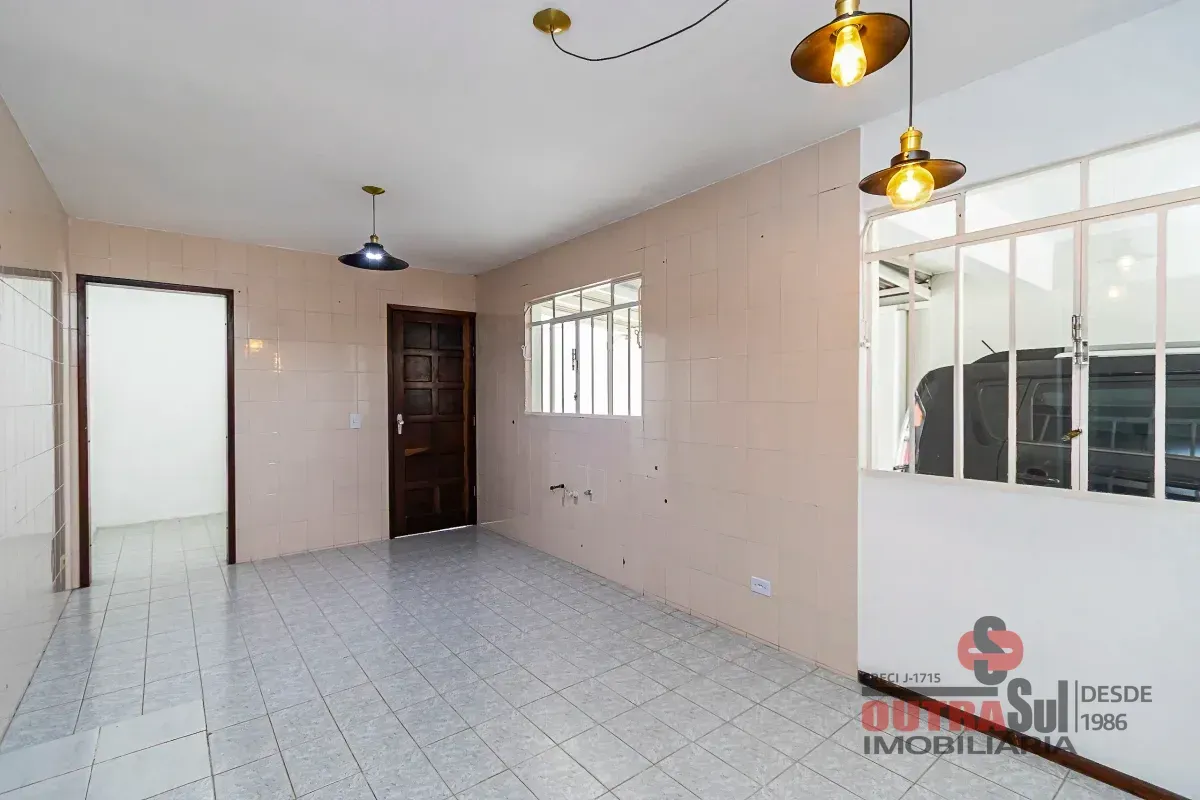 Casa, 215 m², com piso de madeira ou laminado — photo 21