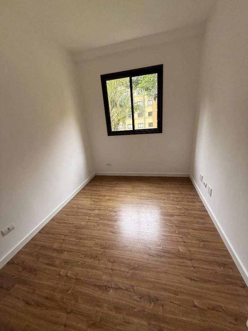 Wood or laminate floors in a 3-bedroom apartment, 65 m² — photo 7