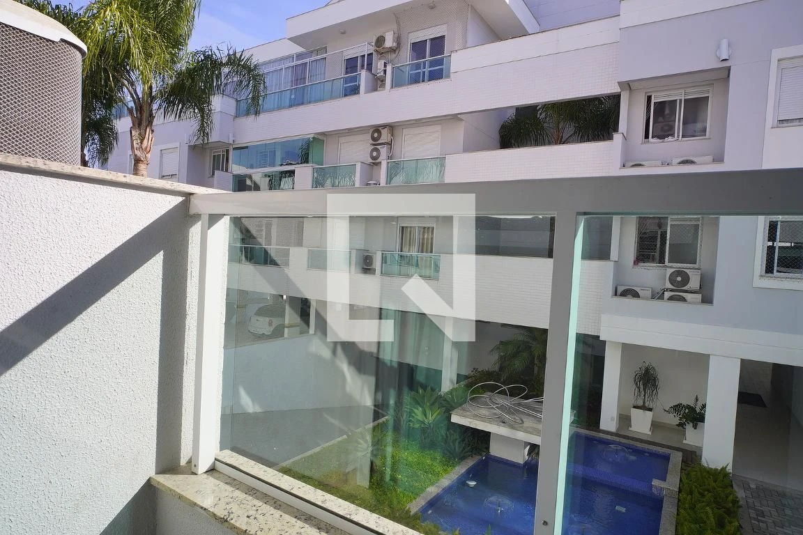 Glass-enclosed balcony in a 2-bedroom apartment, 78 m² — photo 39
