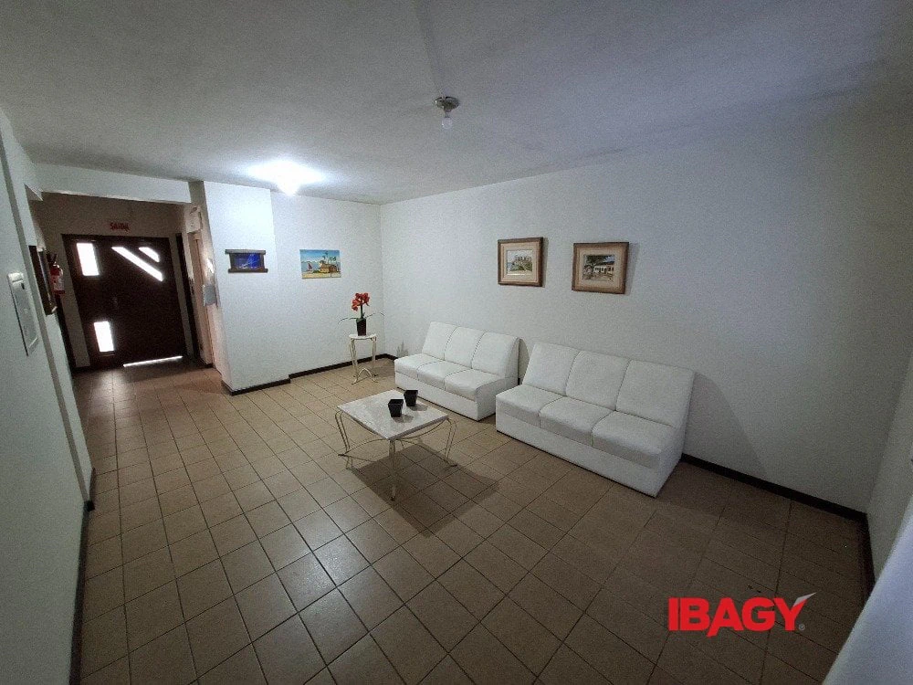 2-bedroom apartment with a dedicated laundry area — photo 3