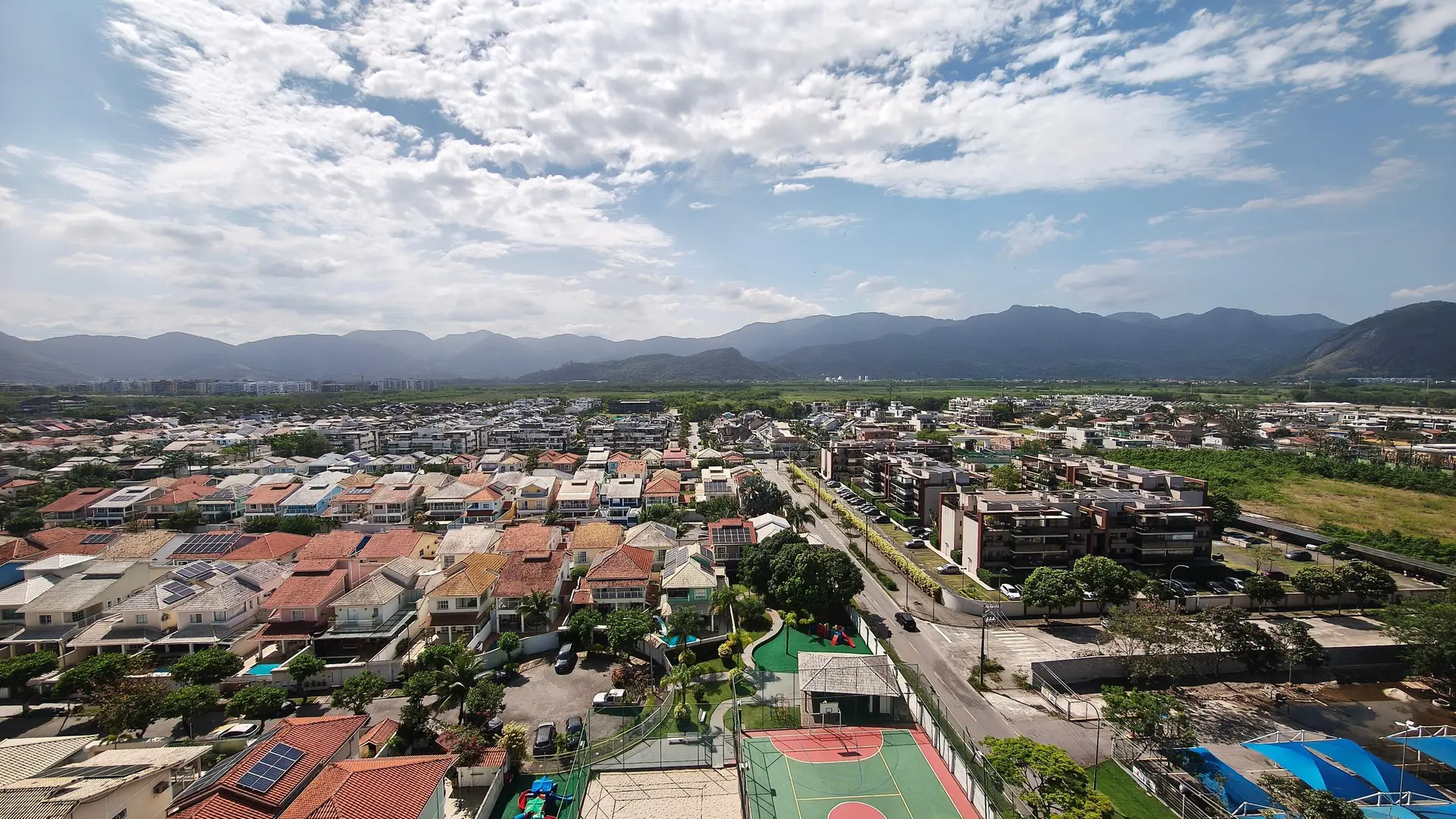 3-bedroom apartment with a mountain view in Rio de Janeiro — photo 35