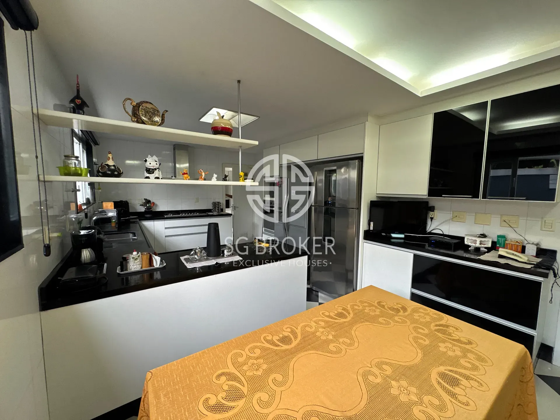 Casa para locação com 5 quartos e churrasqueira na varanda — photo 70