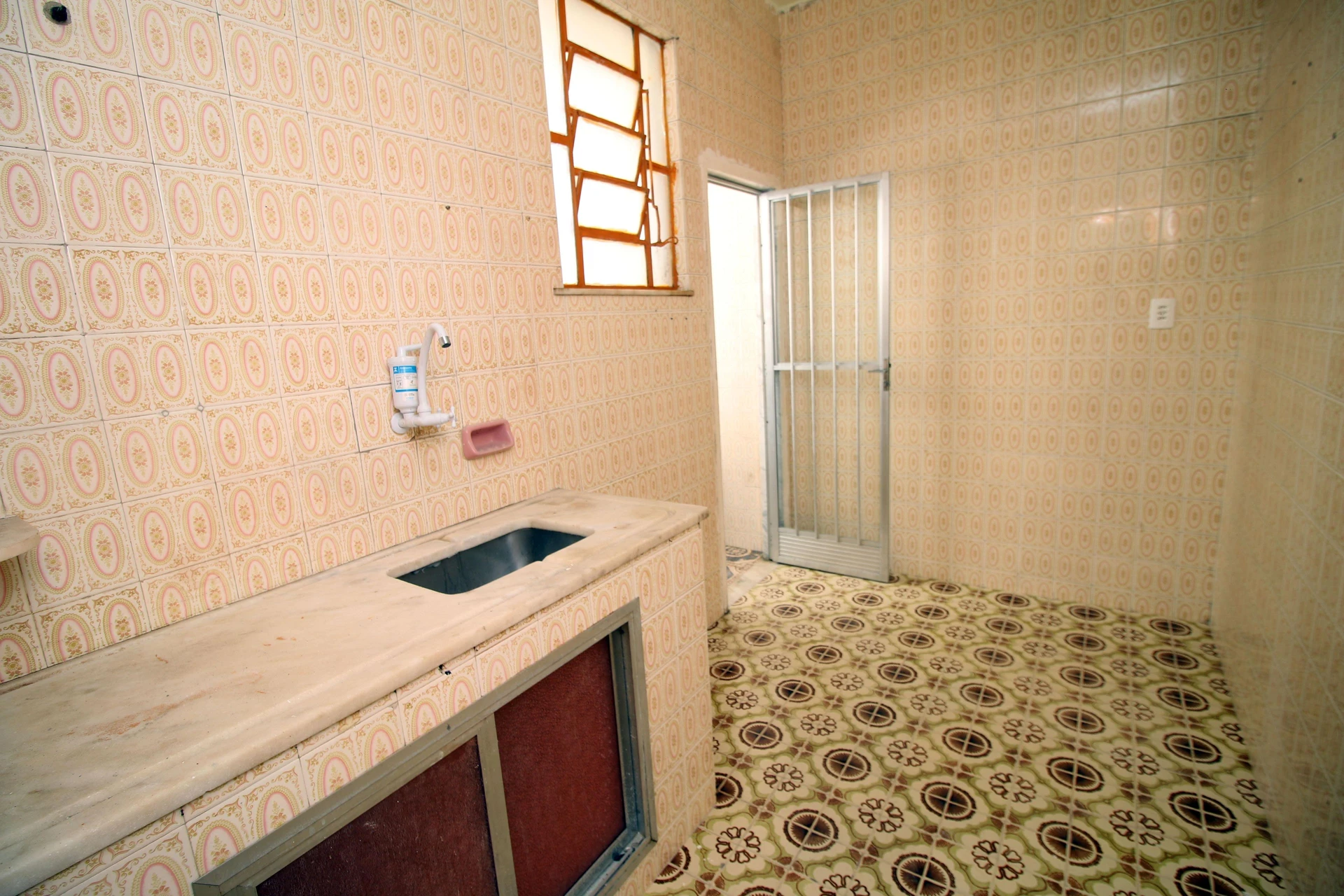 Квартира без меблів з 1 спальнею і без паркування — photo 2