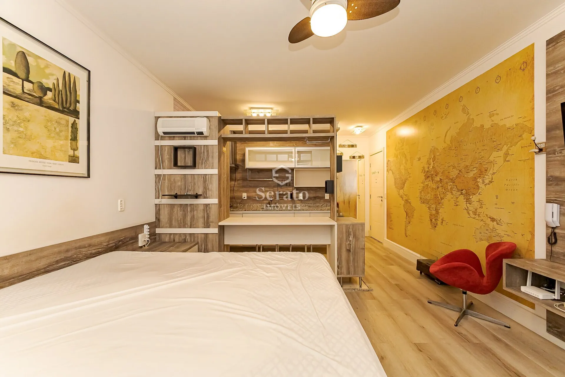 Balcony with a grill in a one-bedroom apartment, 30 m² — photo 9