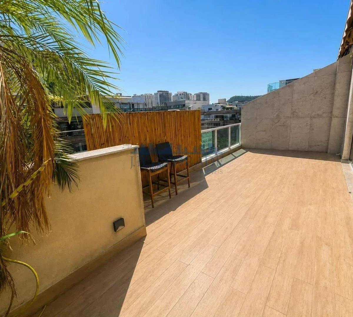 Furnished apartment with 4 bedrooms, 3 bathrooms and a balcony — photo 23