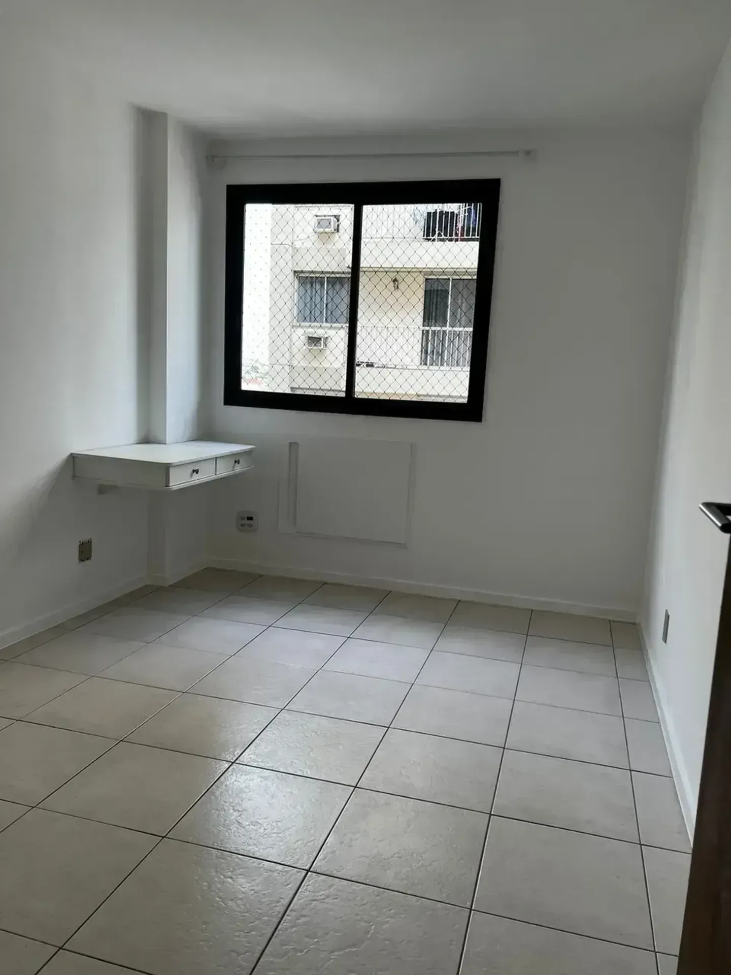 Apartamento de 2 quartos com cozinha fechada e jardim privativo — photo 13