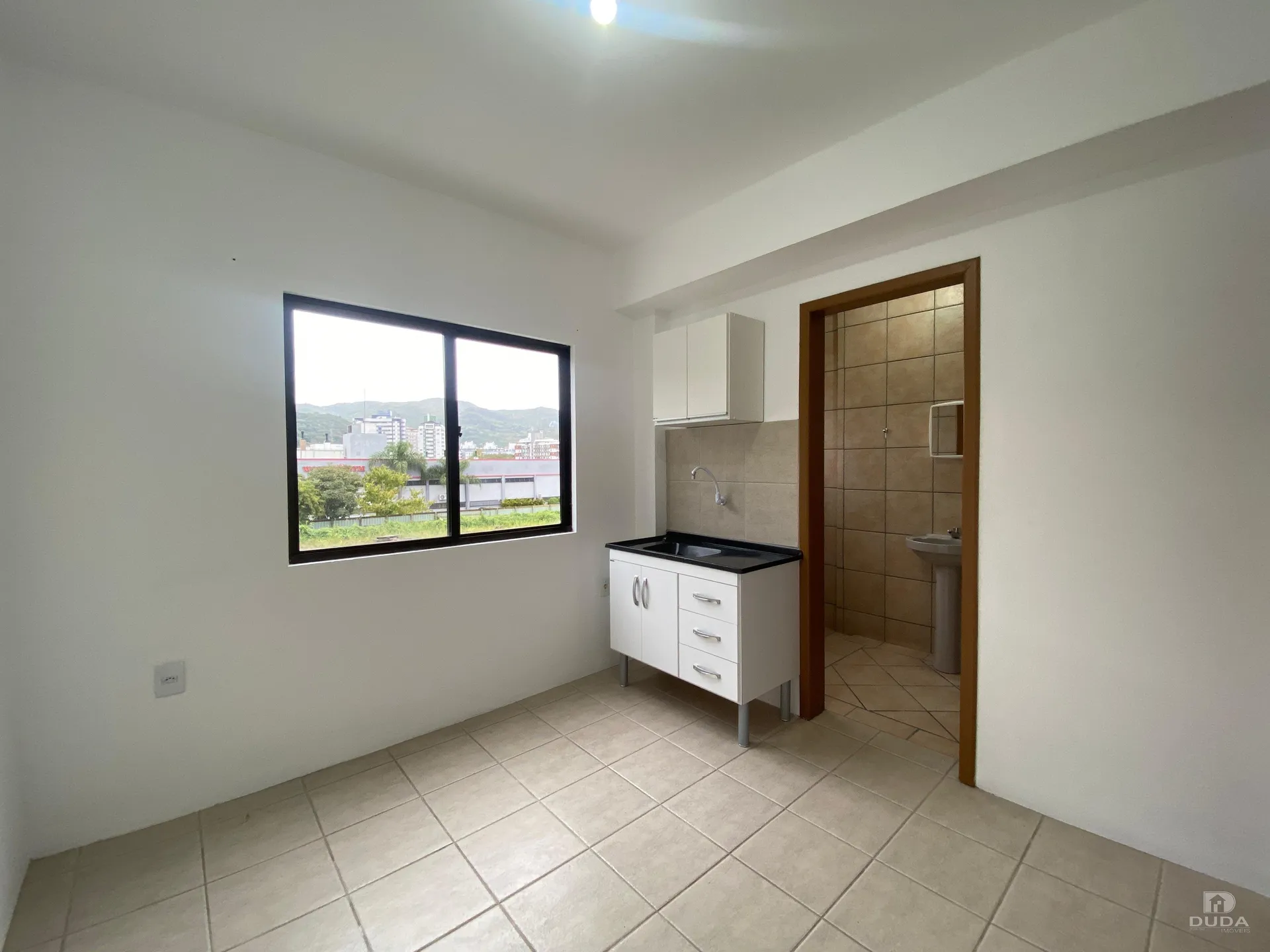 Studio apartment with built-in kitchen cabinets — photo 2