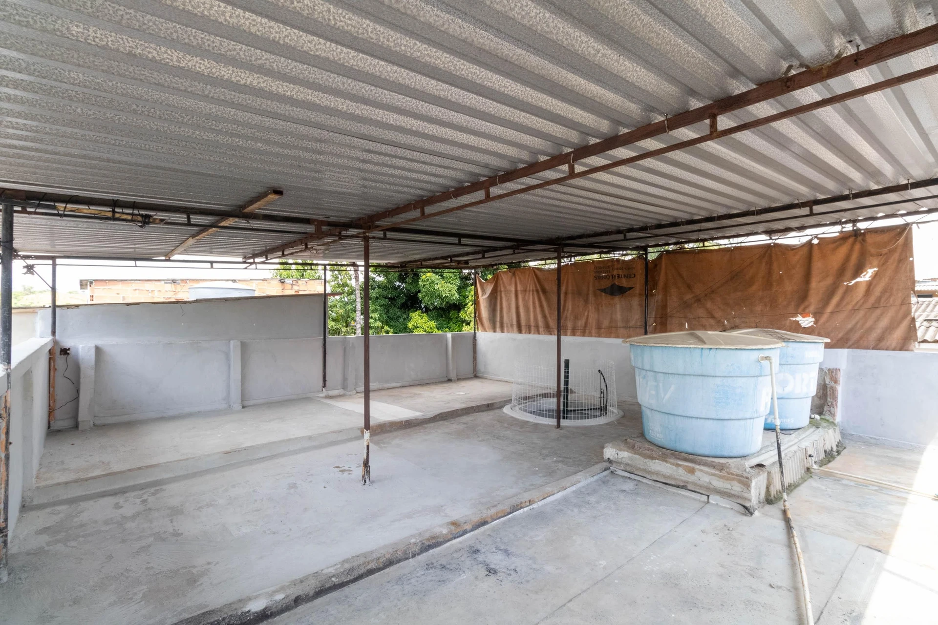 House with 3 bedrooms and a shared outdoor pool — photo 7