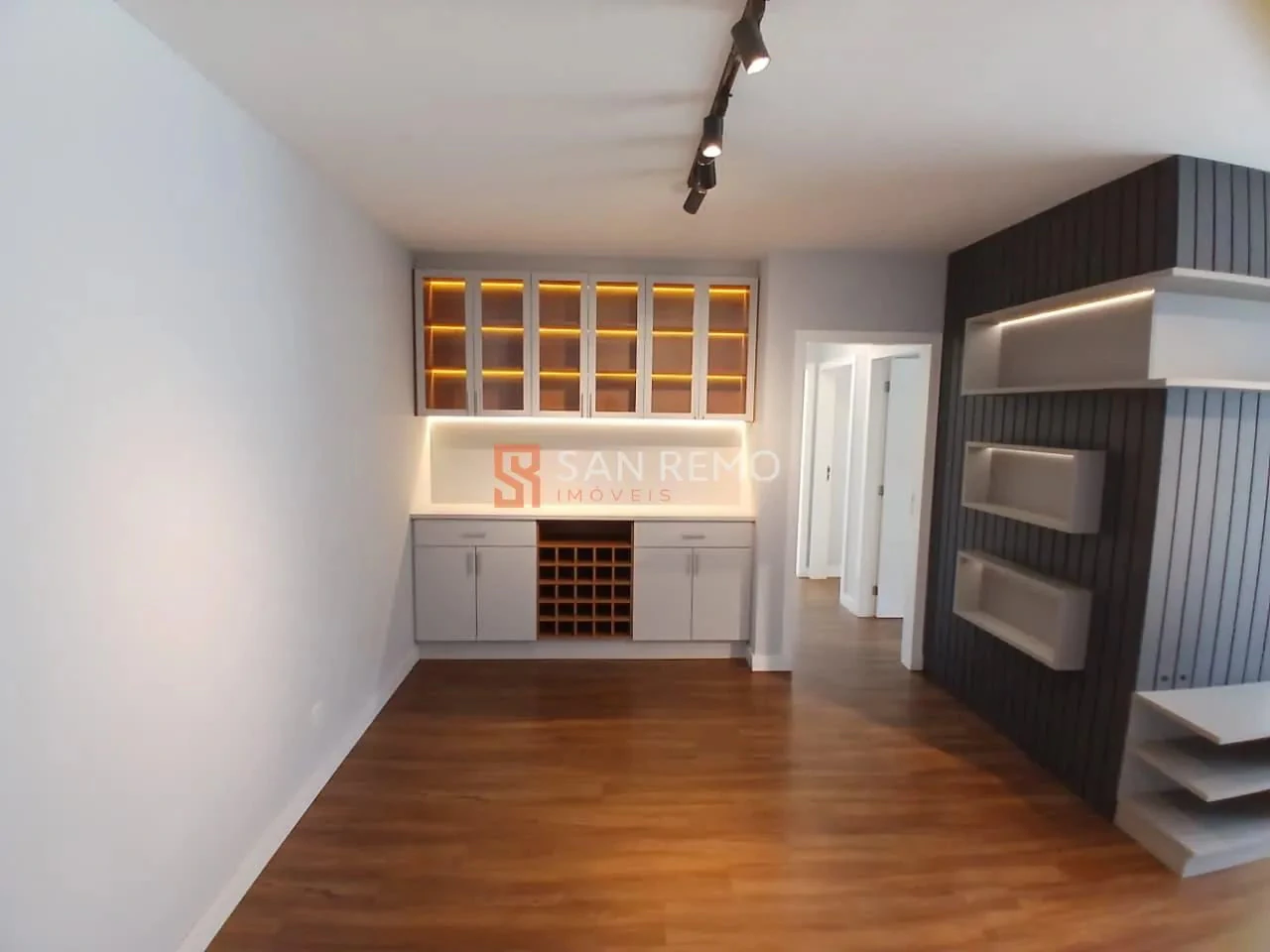 3-bedroom apartment in a building with a pool — photo 10