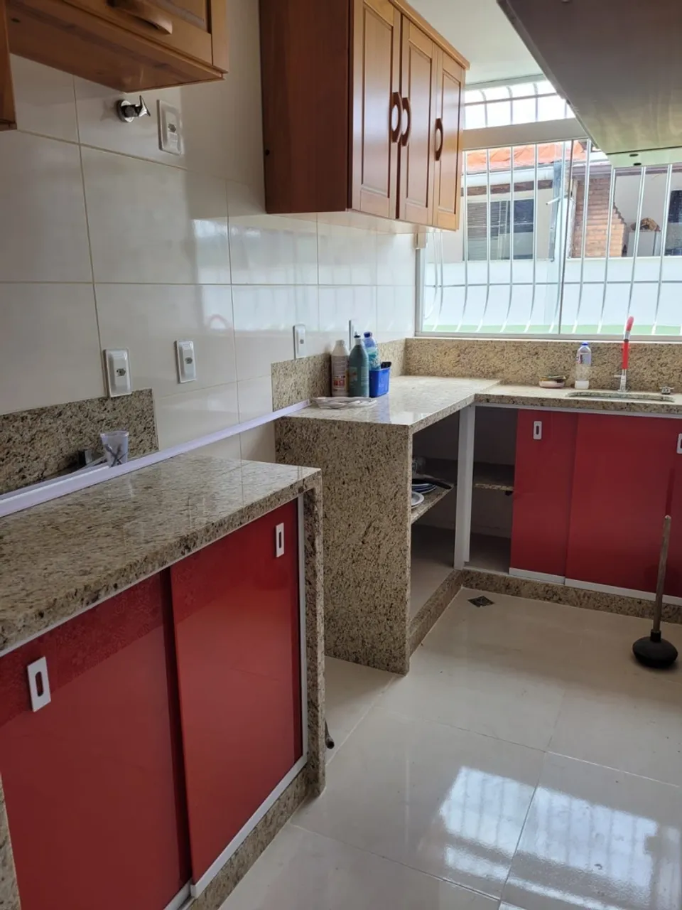 4-bedroom apartment in a building with a pool — photo 6