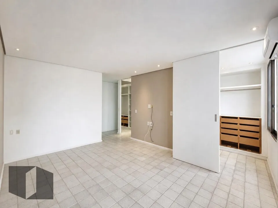 Apartment with air conditioning and 4 bedrooms — photo 15