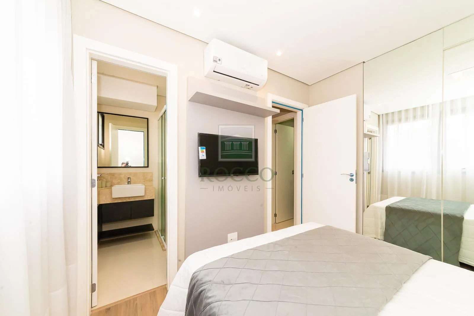 Furnished 1-bedroom apartment with 2 bathrooms — photo 17