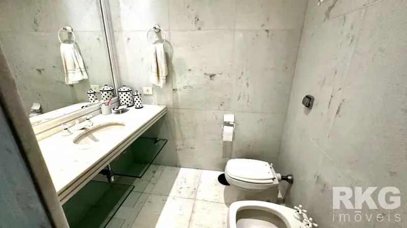 Apartamento mobiliado com 4 quartos e 5 banheiros — photo 17