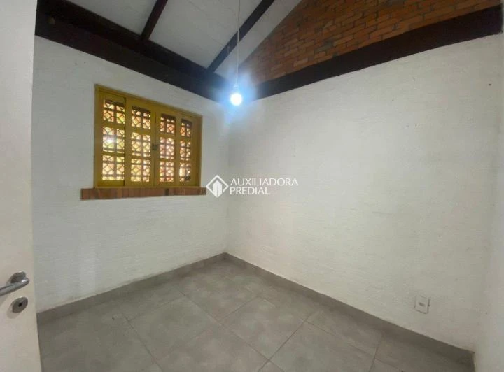 Rental house with 2 bedrooms, 1 bath and private garden — photo 8
